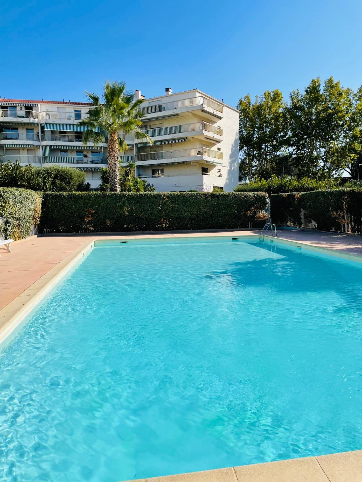 Studio de standing climatisé, avec piscine, proche de la mer Fréjus Exterior foto